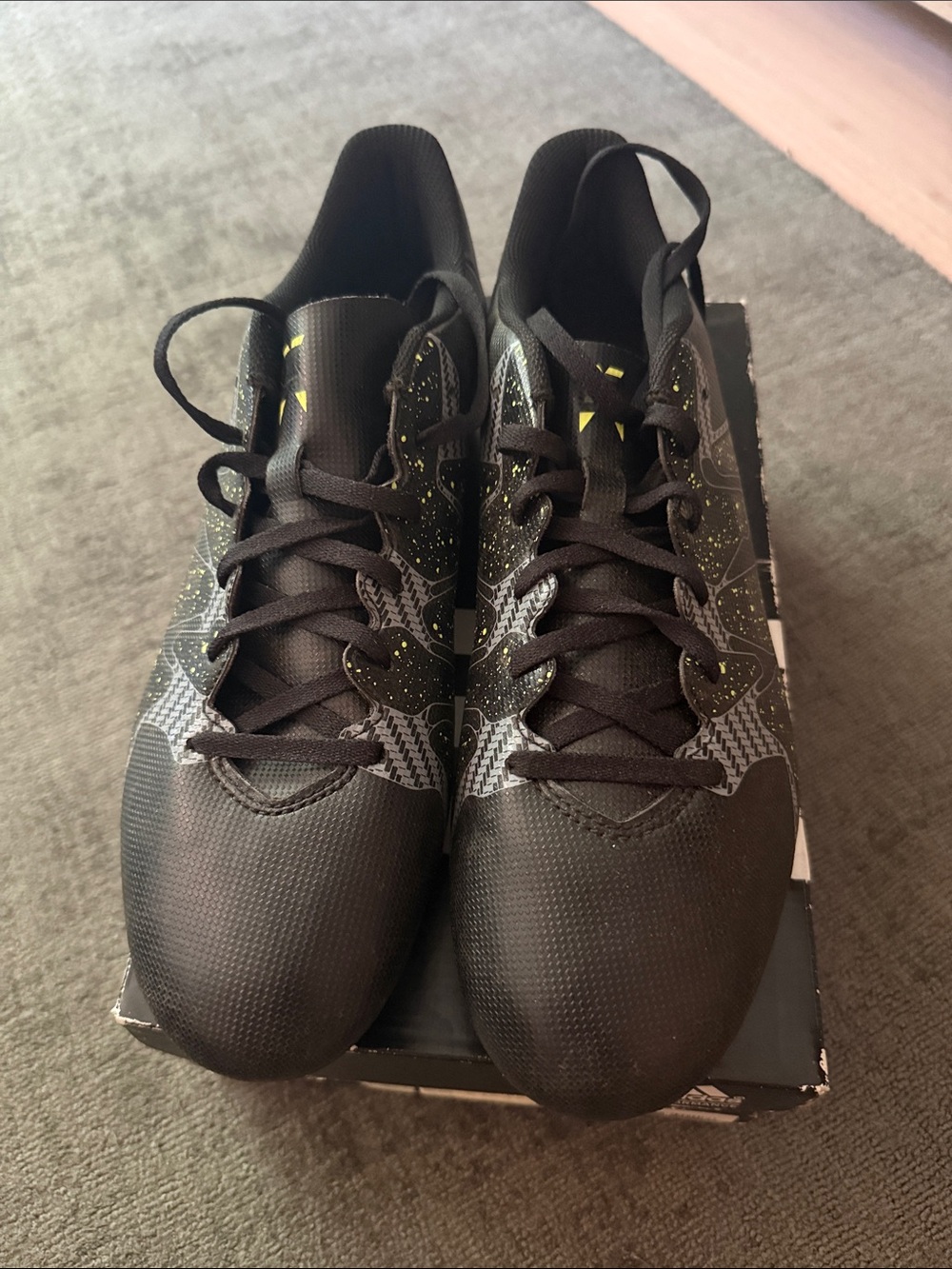 BNIB adidas Black Athletic Sneakers SOCCER C 15.4 FXG performance